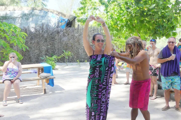 girl learning to dance moorea
